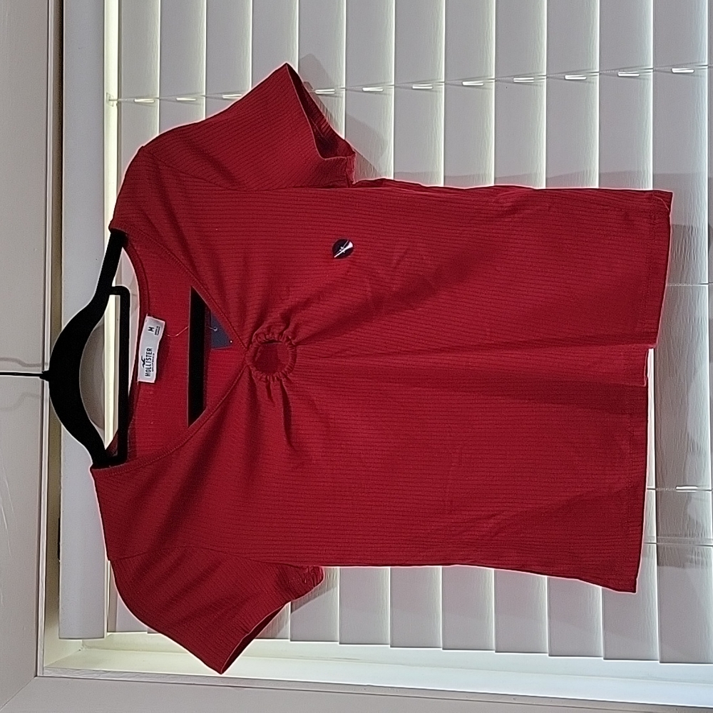 Ribbed keyhole v-neck tee